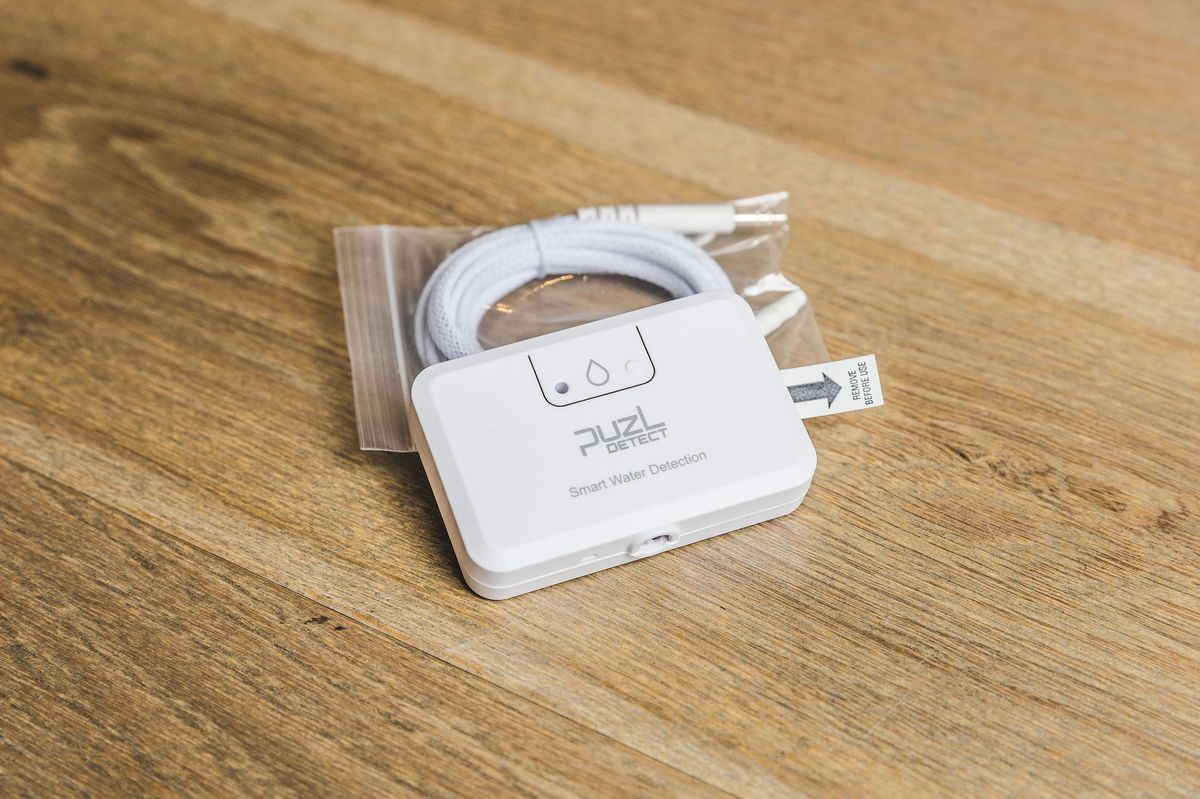 PuzL Detect unit with its coiled sensing cable, ready to connect