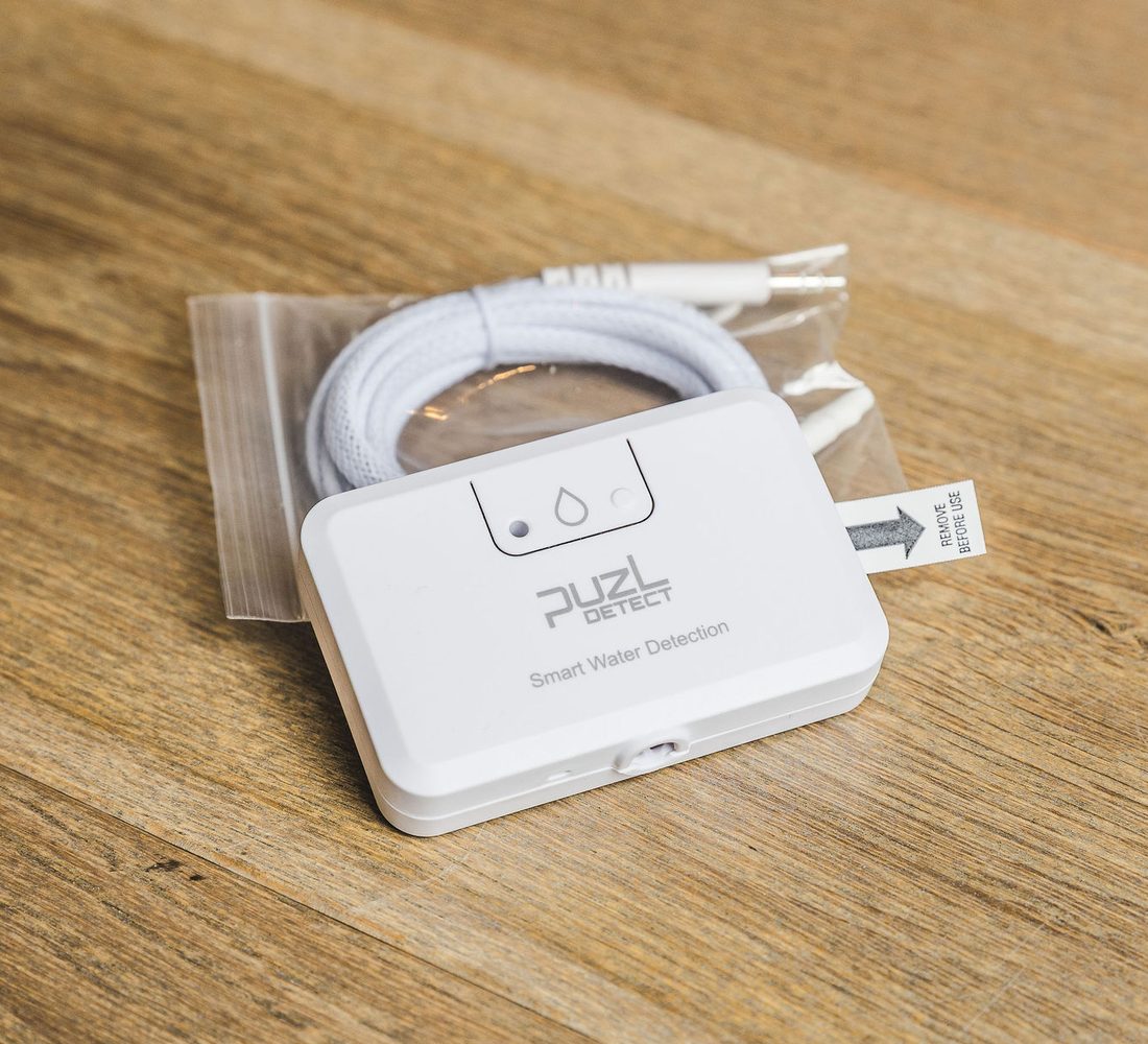 PuzL Detect and its sensing cable in retail packaging